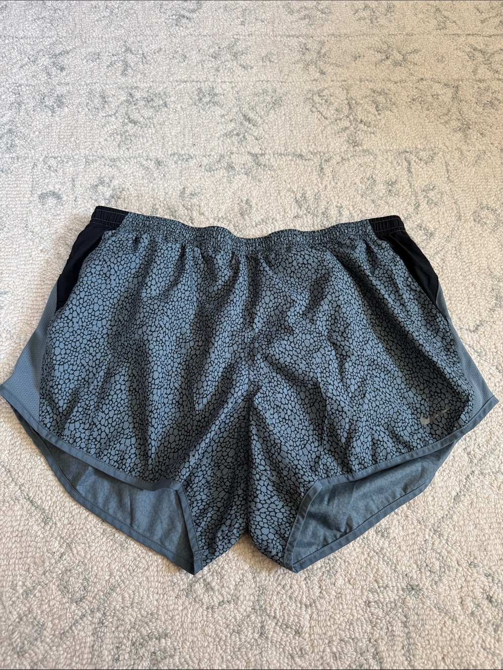 Nike Running Women's grey Pebble-Print Athletic Shorts